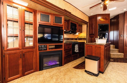 Mesilla Park House | Luxury living in a roomy 5th wheel located in a secluded pecan orchard.