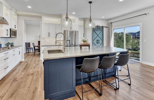 Parker House | LUXURY LIVING on OPEN SPACE and Mountain Views! 4BD|5BA|3CAR|Culdesac|30 Day Min