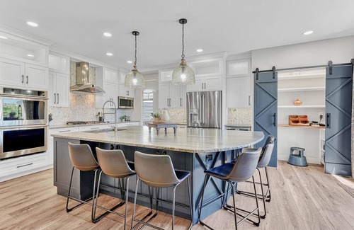 Parker House | LUXURY LIVING on OPEN SPACE and Mountain Views! 4BD|5BA|3CAR|Culdesac|30 Day Min