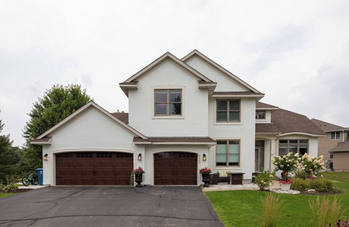 Eagan House | Luxury Living - Spacious & Deluxe Home