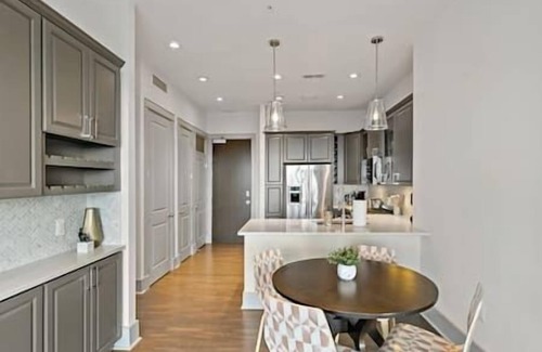 McLean Apartment | Luxury Living | Tysons | High Rise | Scenic Views