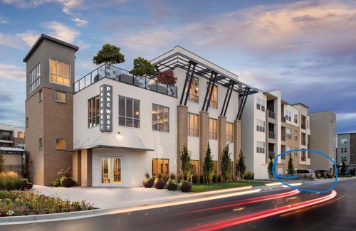 Draper Apartment | Luxury Living with Resort Amenities King bd Queens bd Sofa bd GymPoolHot Tub Fast WiFi