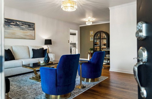 Mayo Meadow House | LUXURY & LOCATION!n200ft away from The Tulsa Expo Square!nSleeps up to 9!