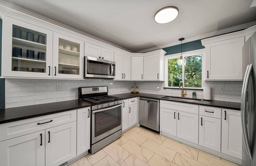 Mayo Meadow House | LUXURY & LOCATION!n200ft away from The Tulsa Expo Square!nSleeps up to 9!