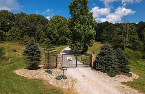 Bremen Cabin | Luxury Lodge on 125 acres on Hocking Hills Farm
