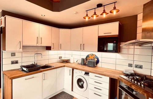 Foyers Cabin | Luxury lodge on Loch Ness + hot tub & sauna