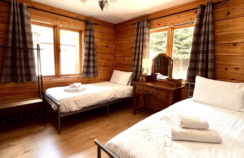 Foyers House | Luxury lodge on Loch Ness + hot tub & sauna