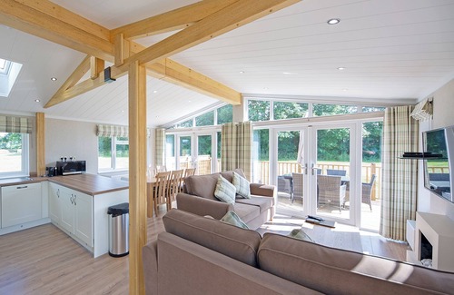 Diss Ski Chalet | Luxury lodge with one double with en suite shower and one twin.