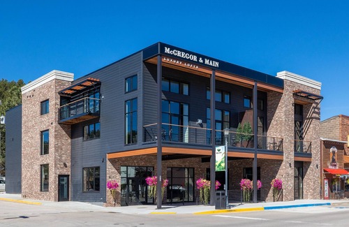 Hill City Apartment | Luxury Loft 5 Downtown Main Street