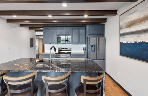 Hill City Apartment | Luxury Loft 6 Overlook Main Street