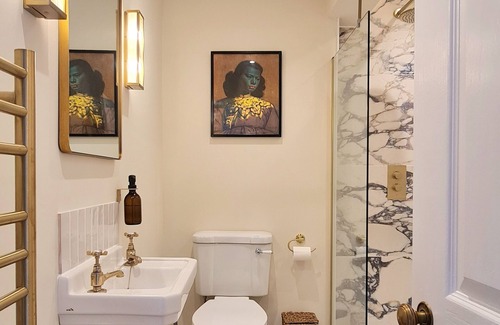 Margate Apartment | Luxury loft apartment in Trinity Square next to Margate Old Town, with sea views