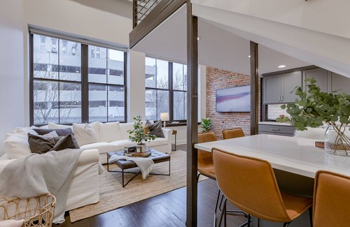 Downtown Lincoln Condo | Luxury Loft DTown LNK, UNL, Pinnacle Arena, Memorial Stadium, Post Lofts #206