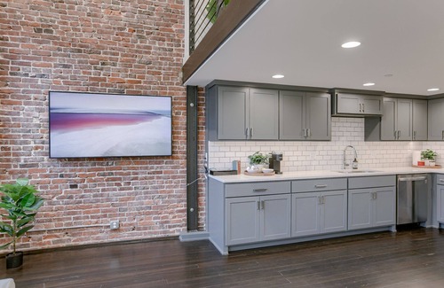 Downtown Lincoln Condo | Luxury Loft DTown LNK, UNL, Pinnacle Arena, Memorial Stadium, Post Lofts #206