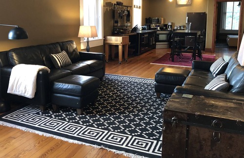 Ozark Apartment | Luxury Loft on Historic Downtown Square