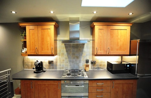 Tillicoultry Apartment | Luxury loft style apartment overlooking River Forth, and Stirling town centre