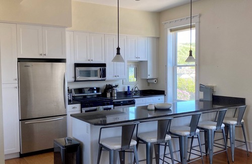 Red Lodge Condo | Luxury lofted 2-bedroom downtown condo in beautiful Red Lodge with WiFi, AC