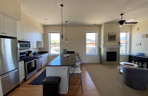 Red Lodge Condo | Luxury lofted 2-bedroom downtown condo in beautiful Red Lodge with WiFi, AC