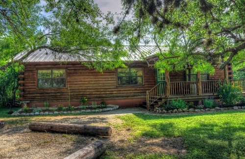 Rio Frio Cabin | LUXURY LOG CABIN #2 FRIO RIVER WATER FRONT