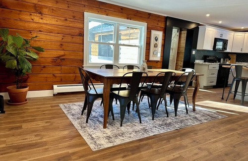 Bartlett Cabin | Luxury log cabin in Bartlett, perfect for family or friends in the White Mtns