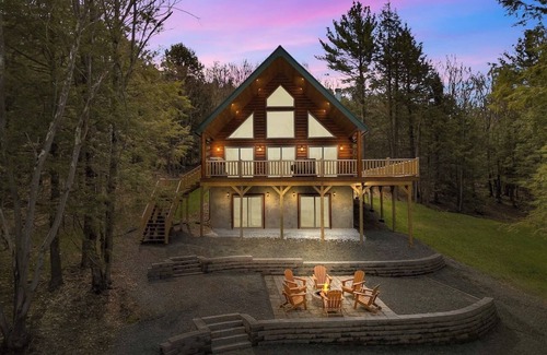 Schenevus Cabin | Luxury Log Cabin Lake Front Game room & Fire Pit