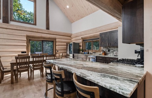 Glen Cabin | Luxury Log Cabin w/arcade game room, close to Storyland & hiking