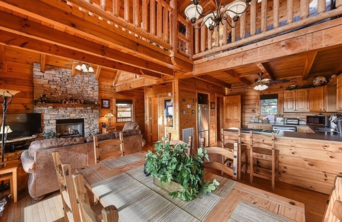 Gatlinburg - Pigeon Forge Cabin | Luxury Log Cabin w/Spectacular View - 2 King Suites, Hot Tub, Hammock & HS Wifi