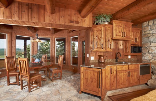 Hollister Cabin | Luxury Log Cabin with views of Lake Taneycomo and Branson Skyline