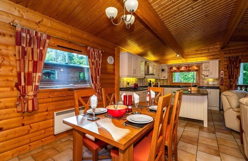 Louth Cabin | Luxury log cabin with veranda nestled in Kenwick Park, Louth