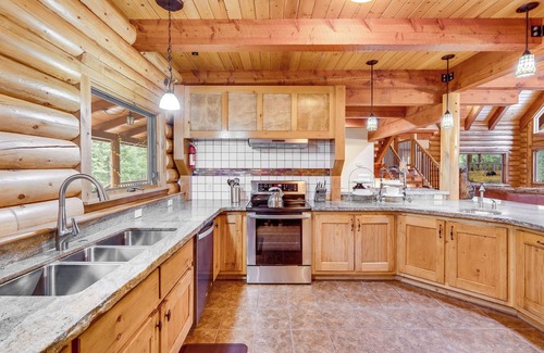 Whitefish House | Luxury Log Home: 2 King Suites, HOT TUB, Fire Pit near Skiing stay 4 Christmas!