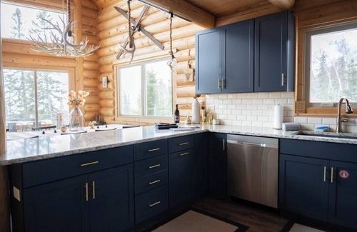 Tofte Cabin | Luxury Log Home on 5 acres Sawtooth Moutain Hideaway close to ski hill & hiking
