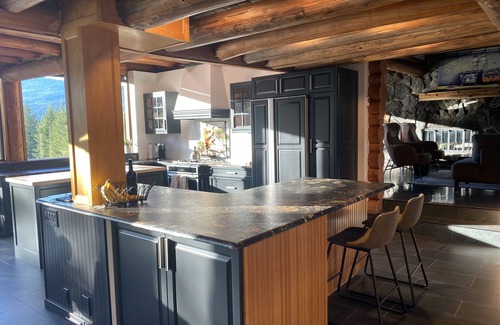 Tappen House | Luxury Log Home Retreat