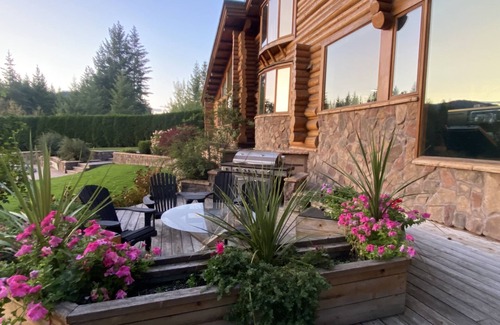 Tappen House | Luxury Log Home Retreat