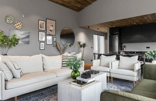Selfoss Cabin | Luxury Log Home with a Hot Tub.