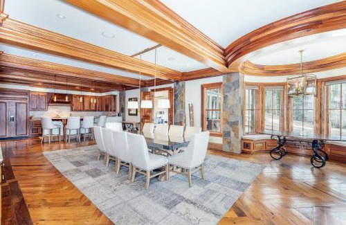 Mountain Village House | Luxury Lorian Lookout with plenty of amenities