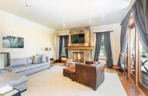Mountain Village House | Luxury Lorian Lookout with plenty of amenities