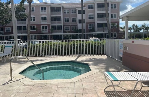 Majestic Palms Apartment | Luxury Majestic Palms Condo Minutes from Beach