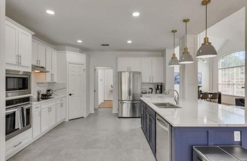 Rowlett House | Luxury Mansion Paradise - Cinema Room, Pool, Spa