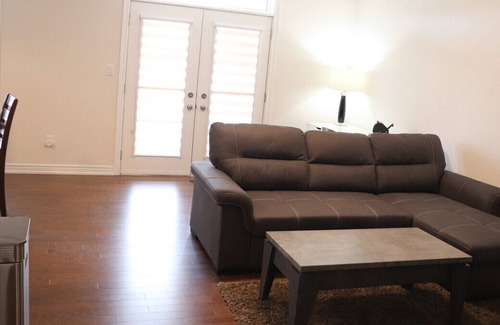Markham House | "Luxury Markham home: mins to Toronto, plazas nearby
