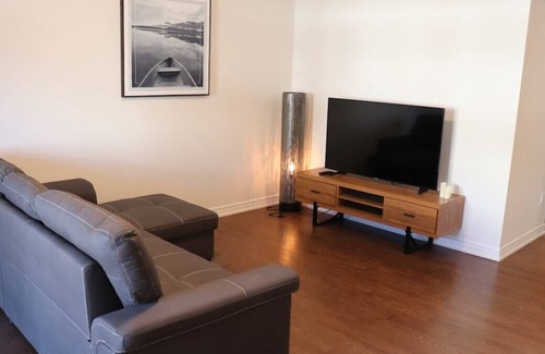 Markham House | "Luxury Markham home: mins to Toronto, plazas nearby