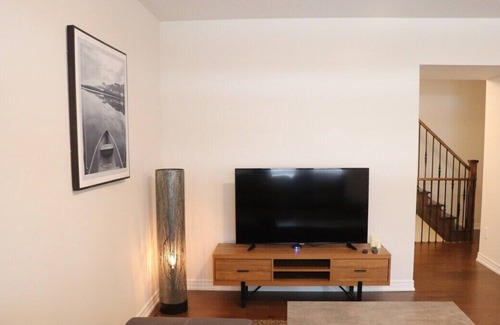 Markham House | "Luxury Markham home: mins to Toronto, plazas nearby