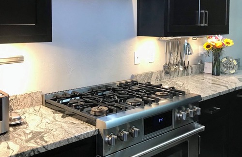 Algoma Apartment | Luxury Meets Historic @ The Luxe Loft - AMAZING LOCATION!