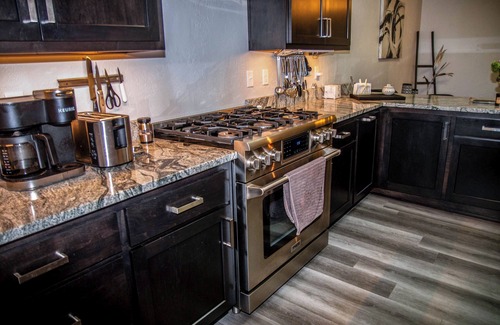 Algoma Apartment | Luxury Meets Historic @ The Luxe Loft - AMAZING LOCATION!