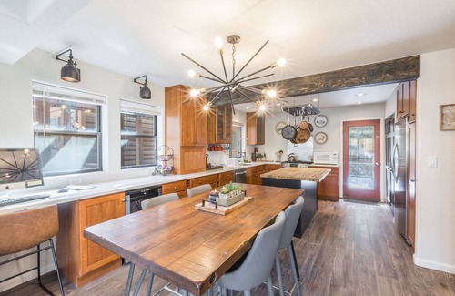 Ouray Condo | Luxury Meets Tranquil Mountain Retreat-Private Courtyard-Pet-Friendly