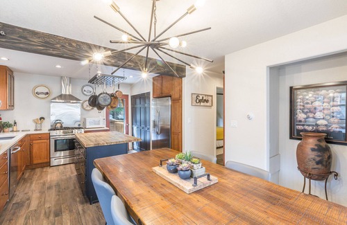 Ouray Condo | Luxury Meets Tranquil Mountain Retreat-Private Courtyard-Pet-Friendly