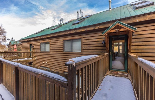 Ouray Condo | Luxury Meets Tranquil Mountain Retreat-Private Courtyard-Pet-Friendly