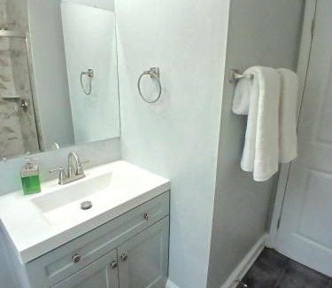 Northeast Bed & Breakfast | Luxury & Merry Private Room in DC