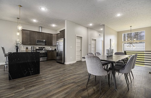 Dundee-Happy Hollow Historic District House | Luxury Midtown Townhome near UNMC
