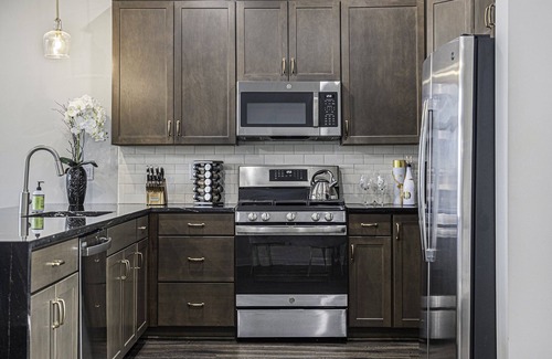 Dundee-Happy Hollow Historic District House | Luxury Midtown Townhome near UNMC