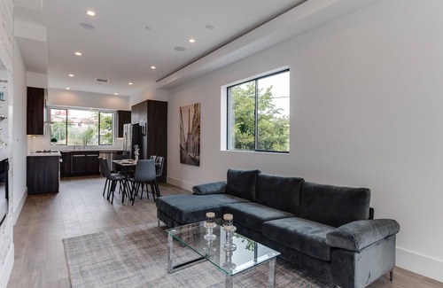 Mid City House | Luxury Modern 4 bedroom with Rooftop Deck #6