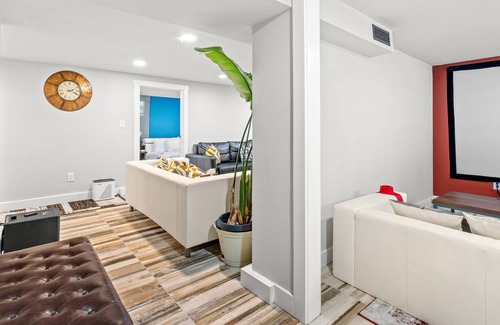 Tukwila Apartment | Luxury modern apt w/sauna, spa bath, movie theater.